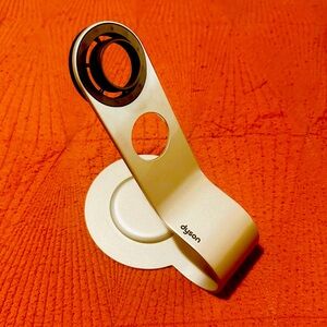 Dyson Supersonic Hairdryer stand ✨